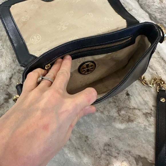 Tory Burch EUC saffiano crossbody deep navy / black - Picture 5 of 8